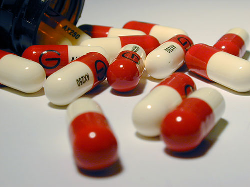 1514870993317573.jpg stockvault-antibiotics108914.jpg